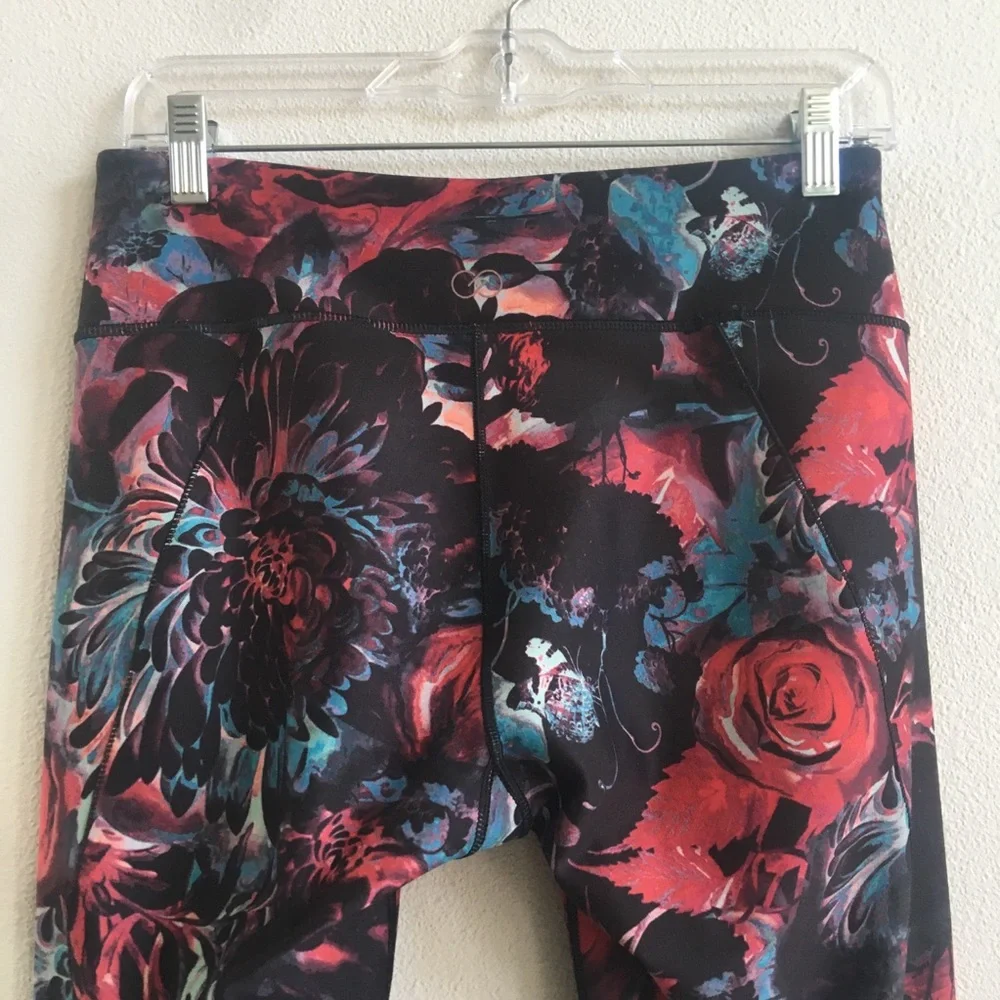 Calia Rose Garden Leggings 7/8 Cropped Ruched Floral Red Yoga Mid Rise Medium - Picture 4 of 12